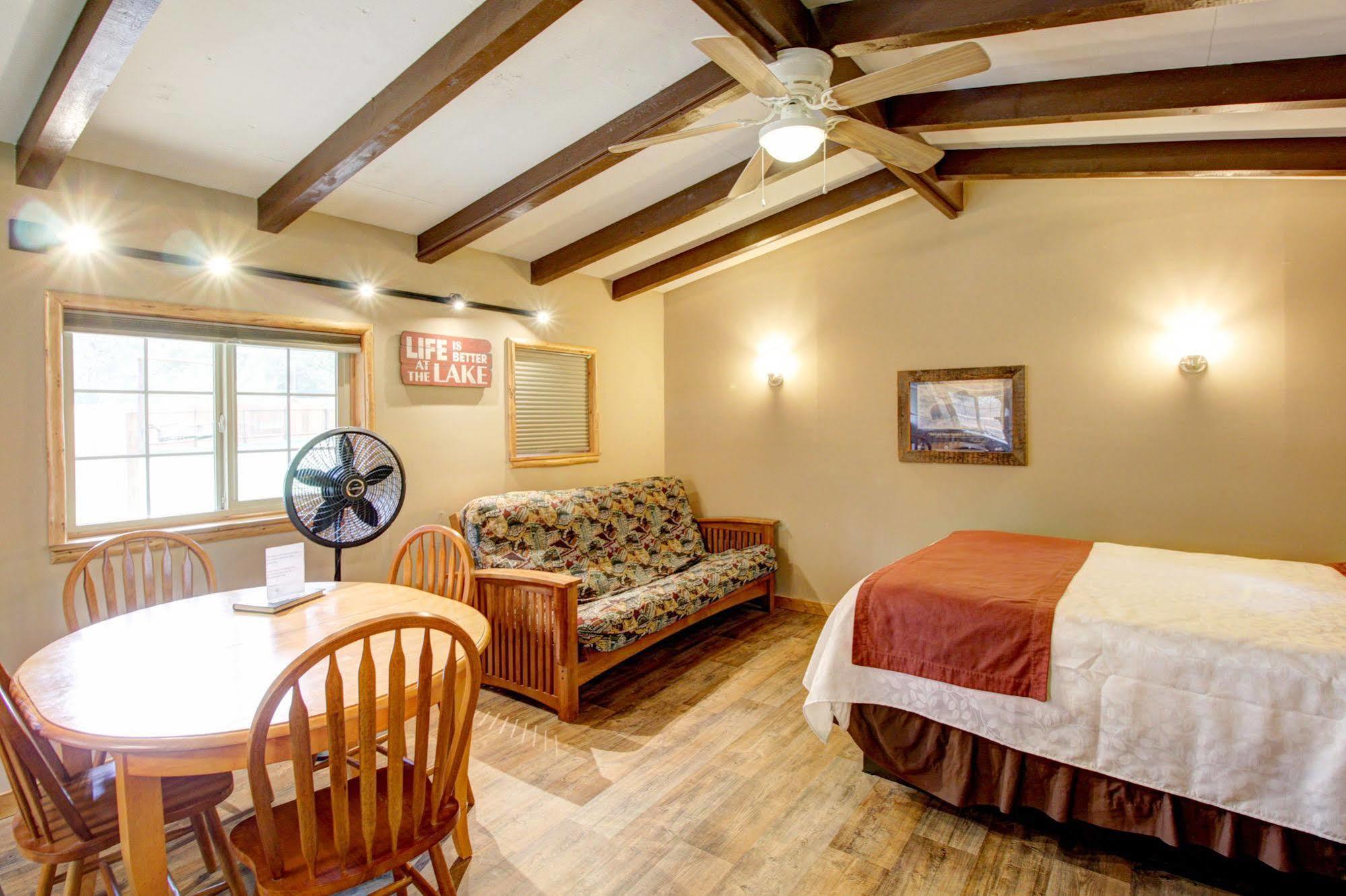 Historic Tamarack Lodge Hungry Horse Exteriör bild